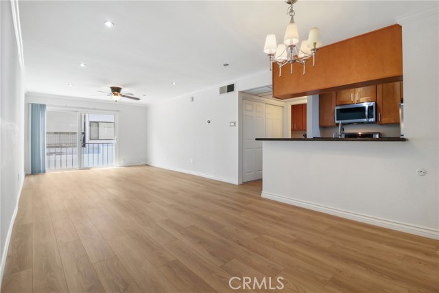 5257 Radford Avenue, Valley Village CA: https://media.crmls.org/medias/813e12c0-e370-4c94-bf1e-6c9f1fef3d4c.jpg