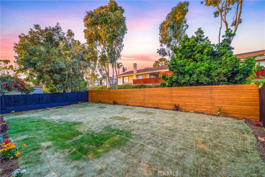 https://media.crmls.org/medias/813e6a6b-e27e-4093-aa6f-c9097edddc33.jpg?preset=X-Large