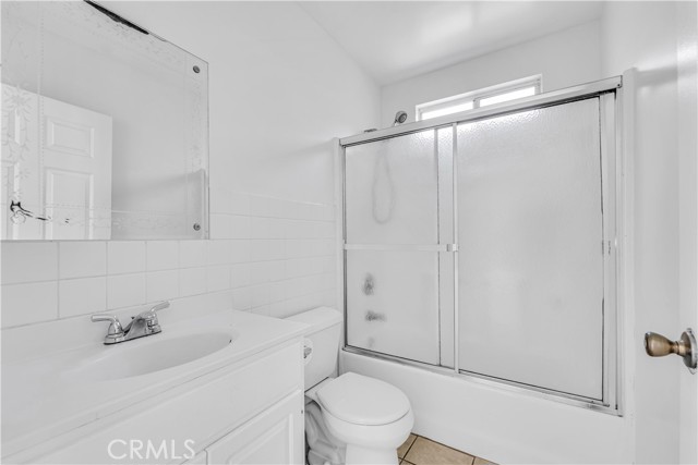 6350 Costello Avenue, Valley Glen CA: https://media.crmls.org/medias/813e7163-4101-4bcd-939b-136998a47c57.jpg