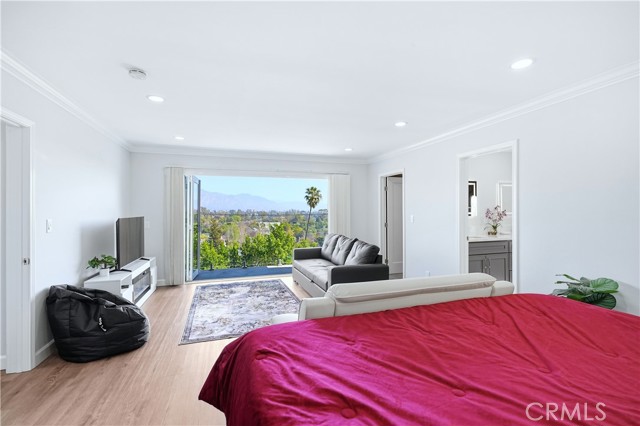 Detail Gallery Image 22 of 56 For 334 Anita Dr, Pasadena,  CA 91105 - 6 Beds | 5 Baths