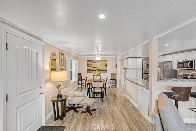 4201 Topanga Canyon Blvd, Woodland Hills CA: https://media.crmls.org/medias/81403067-3c55-4068-a8f0-9bfa591a20fc.jpg