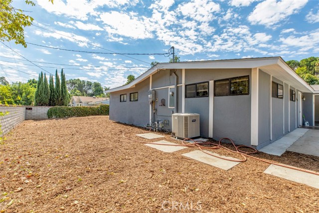 Detail Gallery Image 9 of 56 For 17400 Fairland Ct, Granada Hills,  CA 91344 - 3 Beds | 2 Baths