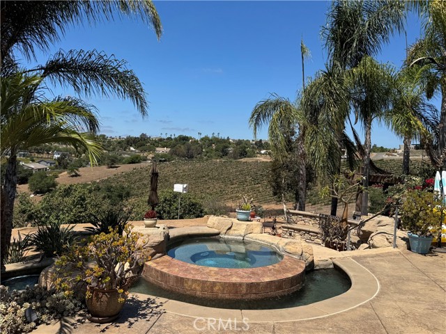 3863 Flowerwood Lane, Fallbrook CA: https://media.crmls.org/medias/8141382d-395e-4434-bf68-241692af48e0.jpg