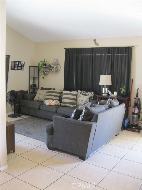 235 E 7th Street, San Jacinto CA: https://media.crmls.org/medias/8141567f-a8ee-43ce-8977-a84b913a21e3.jpg