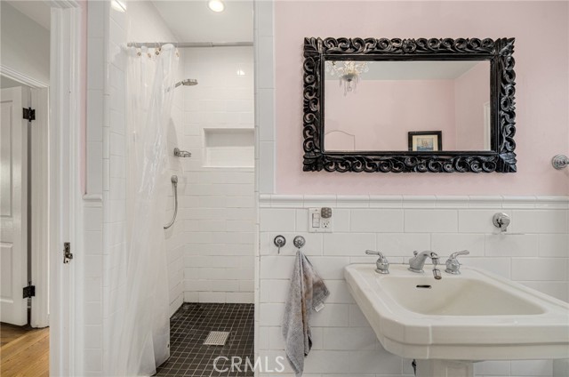 Detail Gallery Image 24 of 38 For 1433 Del Monte Dr, Glendale,  CA 91207 - 2 Beds | 1/1 Baths