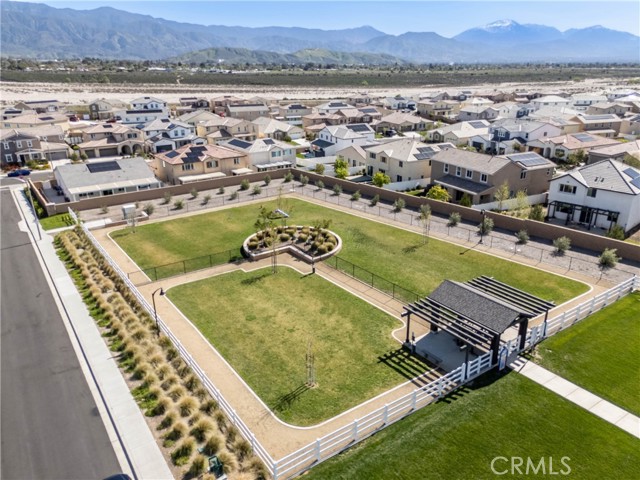 Detail Gallery Image 35 of 36 For 554 Cumberland Rd, Rialto,  CA 92377 - 4 Beds | 3 Baths