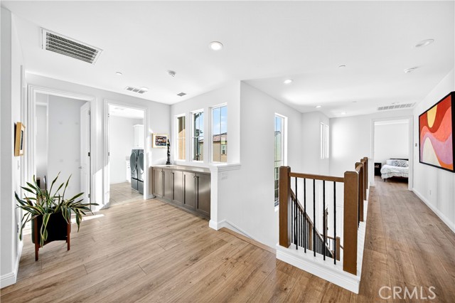 Detail Gallery Image 13 of 26 For 20851 W Acorn Circle, Porter Ranch,  CA 91326 - 4 Beds | 3 Baths