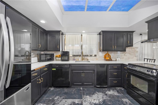 Detail Gallery Image 4 of 27 For 3319 Maywood Dr #1,  Bakersfield,  CA 93306 - 3 Beds | 2 Baths