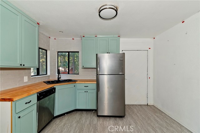 Detail Gallery Image 4 of 41 For 26331 Alpine, Twin Peaks,  CA 92391 - 4 Beds | 2 Baths