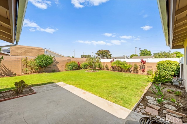 6051 Santa Barbara Avenue, Garden Grove CA: https://media.crmls.org/medias/81439ee1-c929-47be-88c3-337225736420.jpg