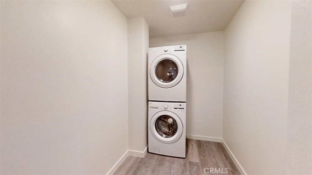 https://media.crmls.org/medias/8143d087-304b-4182-af4e-7f96d7b451ed.jpg?preset=X-Large