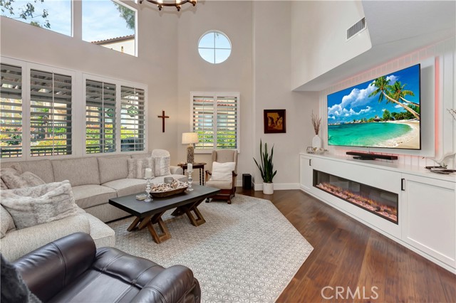 Detail Gallery Image 9 of 29 For 515 Bay Hill Dr, Newport Beach,  CA 92660 - 3 Beds | 2/1 Baths