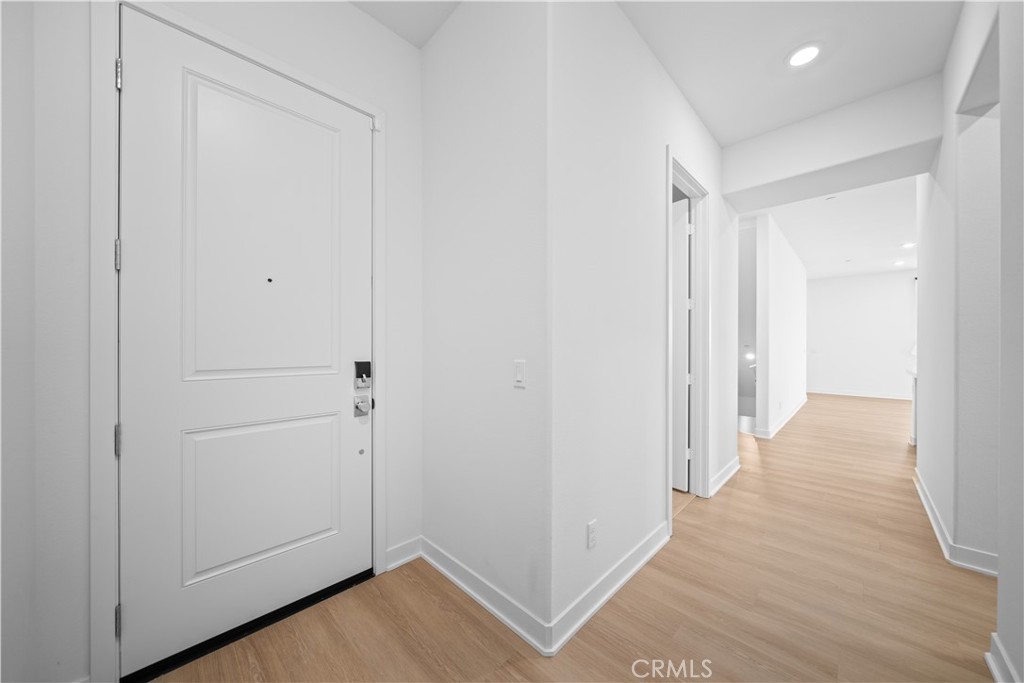 https://media.crmls.org/medias/81442c35-42cb-4e0b-bed9-5c2c8b66a05d.jpg?preset=X-Large