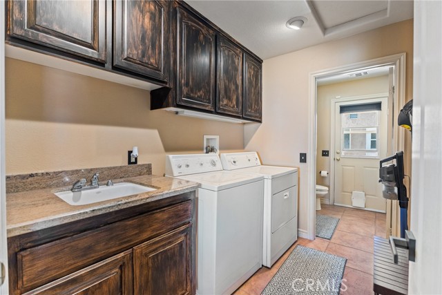 23053 Roundup Way, Apple Valley CA: https://media.crmls.org/medias/814526e7-4a50-43a2-a343-304f2a084bdd.jpg