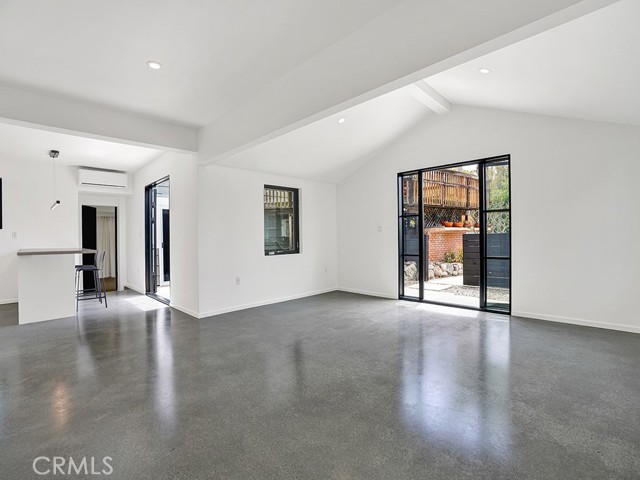 31641 3rd Avenue, Laguna Beach CA: https://media.crmls.org/medias/81455de7-29ab-46ce-a2a6-2e39c0f8d244.jpg