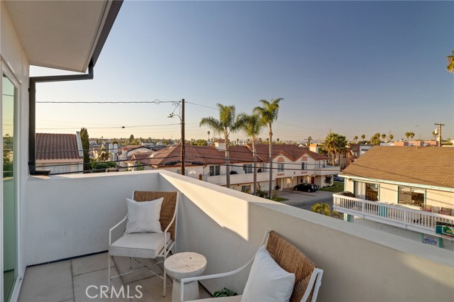 1702 Perkins Lane, Redondo Beach, California 90278, 5 Bedrooms Bedrooms, ,5 BathroomsBathrooms,Residential,For Sale,Perkins,SB25004355