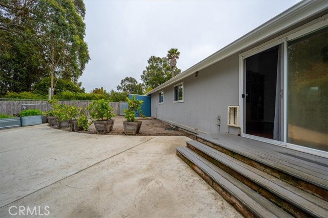 Plenty of room for outdoor entertaining, fruit trees and gardening containers for those gardening enthusiasts