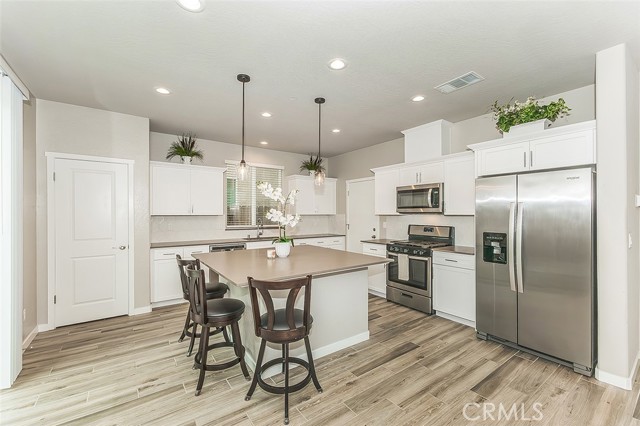 Detail Gallery Image 11 of 39 For 4085 N Sandrini, Fresno,  CA 93723 - 3 Beds | 2/1 Baths
