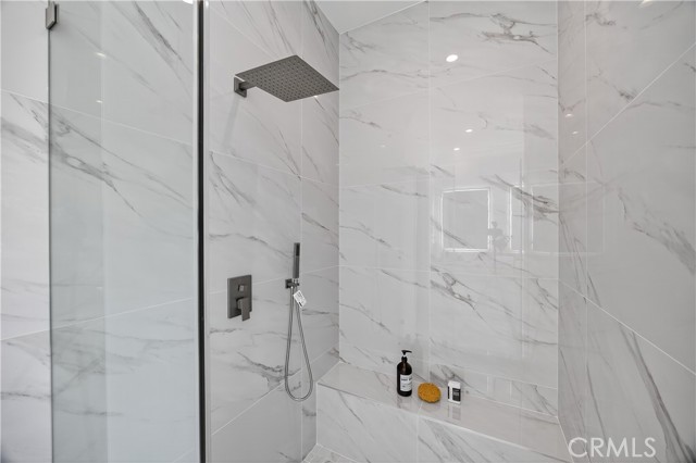 8056 Kentwood Avenue, Los Angeles CA: https://media.crmls.org/medias/814728ac-d54e-45be-a5fa-c01bd3149bf9.jpg