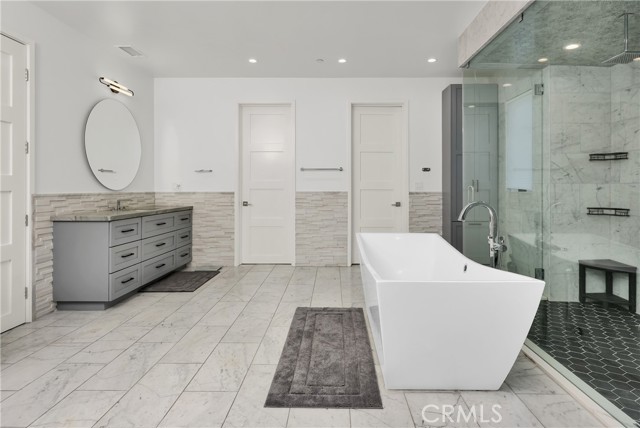 Detail Gallery Image 17 of 46 For 16582 Rio Vista Road, Rancho Bernardo (San Diego),  CA 92127 - 7 Beds | 7/1 Baths