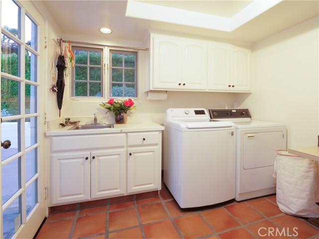 Laundry room with sink