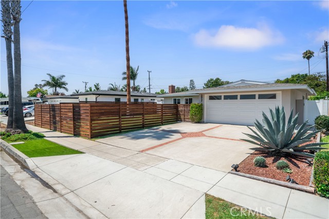 Detail Gallery Image 4 of 40 For 2957 Royal Palm Dr, Costa Mesa,  CA 92626 - 3 Beds | 2 Baths