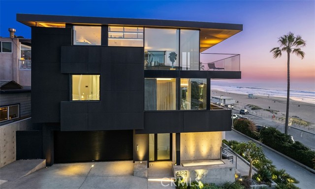4320 The Strand, Manhattan Beach CA: https://media.crmls.org/medias/8147f07c-2652-4a28-b705-fb09e648597e.jpg