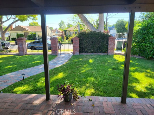 Detail Gallery Image 2 of 11 For 532 N Reese Pl, Burbank,  CA 91506 - 3 Beds | 2 Baths