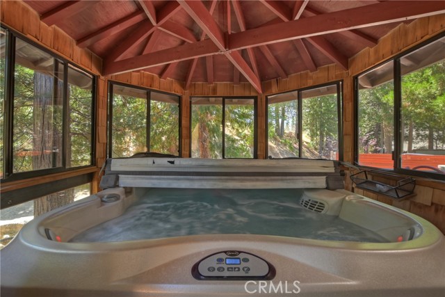 Detail Gallery Image 21 of 65 For 825 Grass Valley Rd, Lake Arrowhead,  CA 92352 - 5 Beds | 5/1 Baths