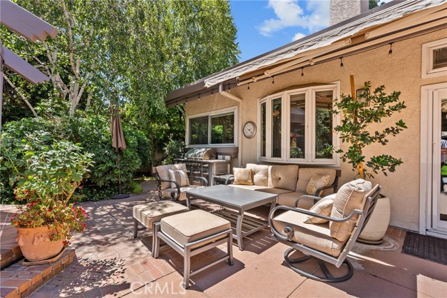 19222 Mayall Street, Northridge CA: https://media.crmls.org/medias/8148a9c7-58e6-4211-b2f5-65045a755d5e.jpg