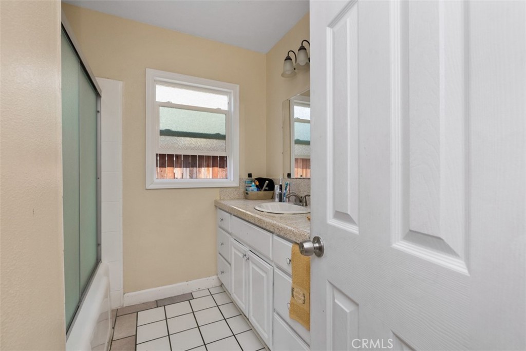 1523 W 12th Street