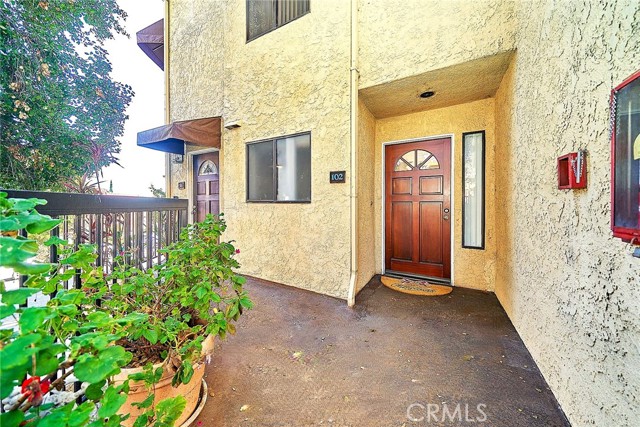 Detail Gallery Image 4 of 28 For 3130 Montrose Ave #102,  La Crescenta,  CA 91214 - 3 Beds | 2/1 Baths