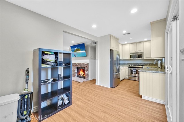 Detail Gallery Image 9 of 25 For 322 Ogle St #B,  Costa Mesa,  CA 92627 - 3 Beds | 1/1 Baths