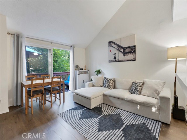 Detail Gallery Image 3 of 45 For 7050 Shoup Ave #225 #225,  Canoga Park,  CA 91303 - 1 Beds | 1 Baths