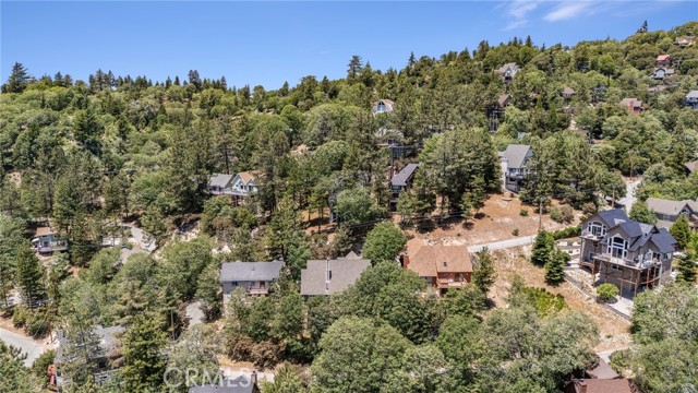 765 Del Norte Lane, Lake Arrowhead CA: https://media.crmls.org/medias/814af123-7d24-482b-a718-7997eee9b938.jpg