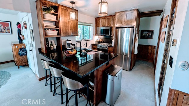 Detail Gallery Image 9 of 35 For 2552 Catalina Dr, Running Springs,  CA 92382 - 3 Beds | 2/1 Baths