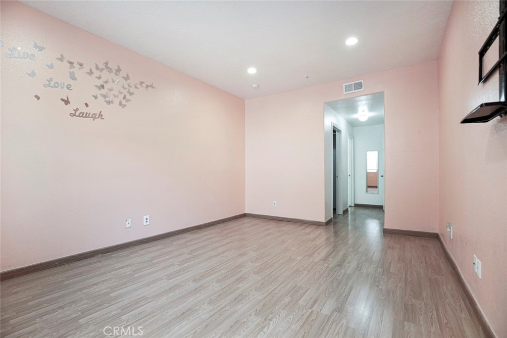 https://media.crmls.org/medias/814bda75-0313-49aa-bb19-7f516b51f5e9.jpg?preset=X-Large