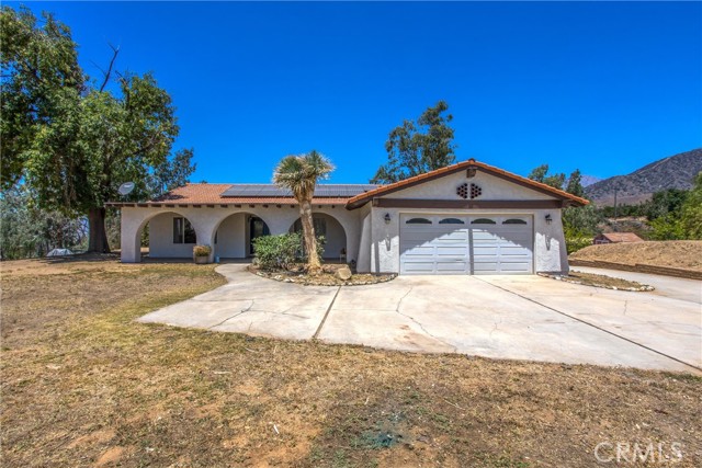 32272 Florida Avenue, Mentone CA: https://media.crmls.org/medias/814cf1e5-578b-438d-9ab0-b0b3f4c219c6.jpg