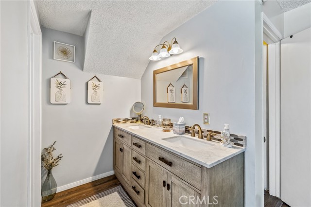 5644 Wadsworth Avenue, Highland CA: https://media.crmls.org/medias/814d2c2d-3e43-4afd-b562-3fdb1cc39741.jpg