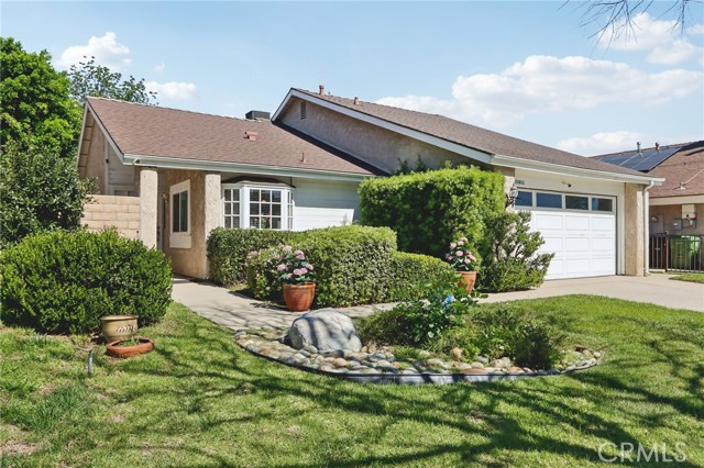 Detail Gallery Image 3 of 35 For 21811 Merridy St, Chatsworth,  CA 91311 - 2 Beds | 2 Baths