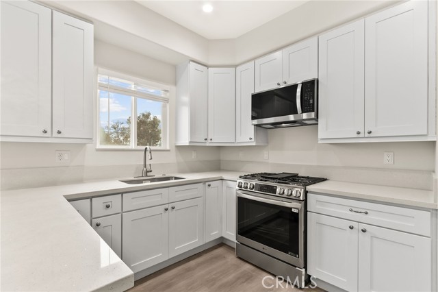 Detail Gallery Image 9 of 24 For 4508 Hedda St #2,  Lakewood,  CA 90712 - 3 Beds | 2 Baths