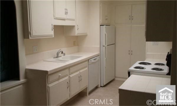 2119 Via Puerta, Laguna Woods CA: https://media.crmls.org/medias/814d837c-618e-4b69-9ed0-2a27bb35bfc7.jpg