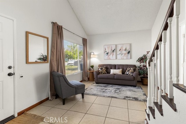 Detail Gallery Image 3 of 36 For 5049 N Varsity Ave, San Bernardino,  CA 92407 - 5 Beds | 2/1 Baths
