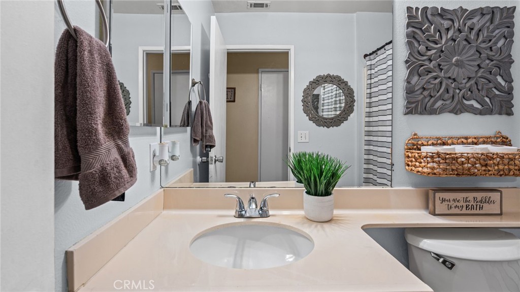https://media.crmls.org/medias/814f04b2-de05-463d-8dd3-c07470e40a60.jpg?preset=X-Large