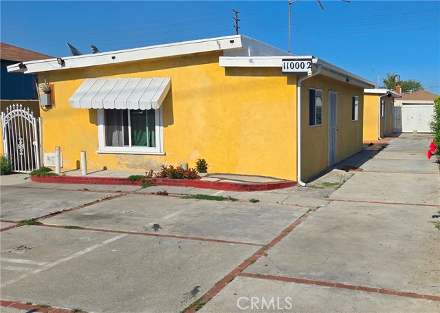 11000 Buford Avenue, Inglewood CA: https://media.crmls.org/medias/81504302-db7c-4090-81c6-2e88a60bd499.jpg