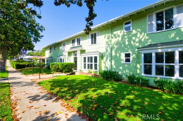 706 Brent, South Pasadena CA: https://media.crmls.org/medias/81507e5c-2cce-435e-a908-5f693bd057e6.jpg