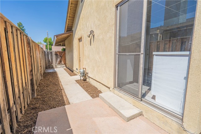25688 Dorado Drive, Valencia CA: https://media.crmls.org/medias/81508e32-6077-4e40-8724-c4332b56a241.jpg