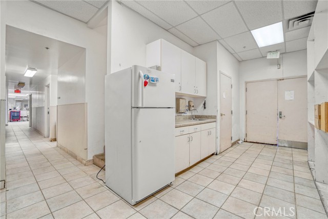 994 South La Brea Avenue, Inglewood, California 90301, ,Commercial Lease,For Rent,994 South La Brea Avenue,CRSB25022780