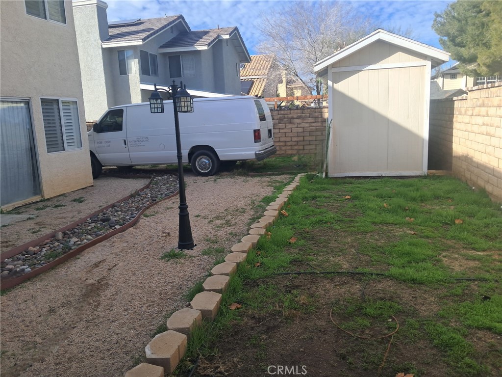 https://media.crmls.org/medias/8151bf28-dd2f-4690-a940-d9639184b754.jpg?preset=X-Large