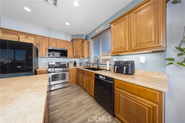 Detail Gallery Image 7 of 23 For 13974 Old Mill Ln., Victorville,  CA 92394 - 4 Beds | 2 Baths